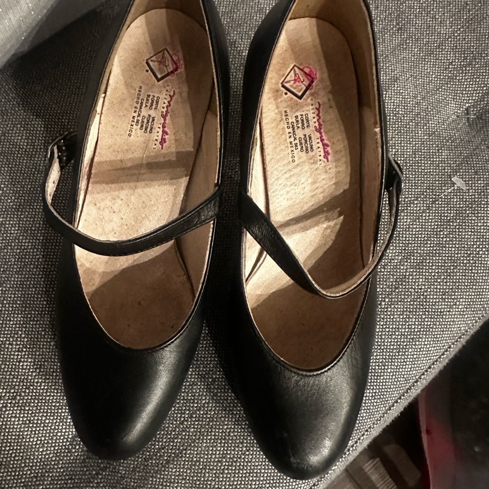 Girls Dance Shoe Heel - Flamenco and Folkloric / Folclorico